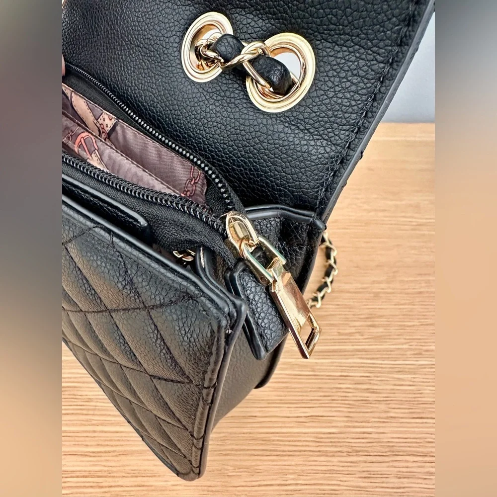 Black quilted purse with chain strap - Picture 8 of 11